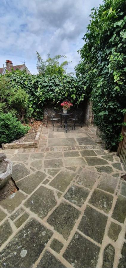 Beautiful 1 Bedroom Cottage With Courtyard. Deal Kültér fotó