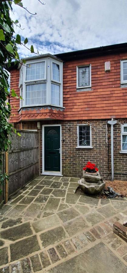 Beautiful 1 Bedroom Cottage With Courtyard. Deal Kültér fotó