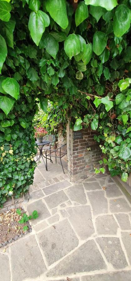 Beautiful 1 Bedroom Cottage With Courtyard. Deal Kültér fotó